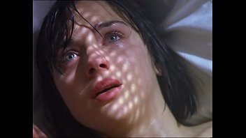The Hunger S01E01（The Swords）のバルサザールゲッティとアマンダライアンのセックスシーン