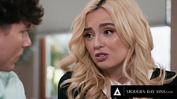 現代の罪 - モルモンの処女レキシー・ロアは、巨根の彼氏と濡れる代わりに、初めてのアナル中出しを渇望する
