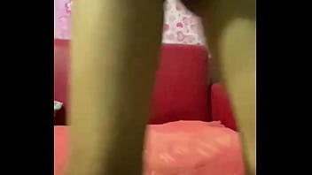 小柄なフィリピン女性は自宅で彼氏に犯されるのを楽しむ