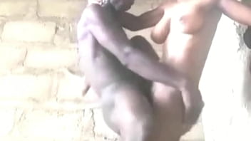 Трахаю незнакомца в недостроенном здании xxxvideos