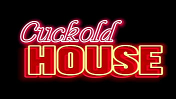 Большой член черного парня трахает задницу замужней женщины в Cuckold House