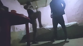彼女は全部自分でやったのに、私はただ横になって叫んでた、そう、続けて