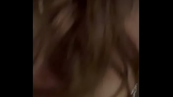 彼は我慢できずにバスルームで私とセックスしてしまいました。超金持ち。