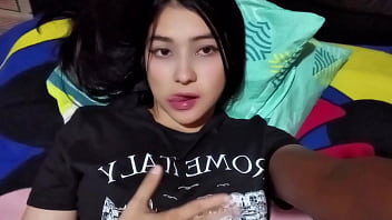 巨乳のラテン系女性が義妹のボーイフレンドとビデオ通話しているところを撮影される（本物の自家製）