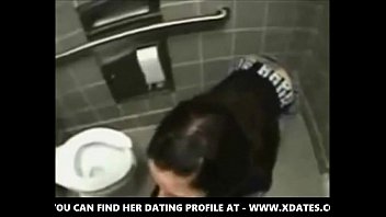 公衆トイレで犯された素人ティーン素人ティーンティーン輪姦