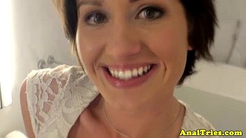アナルセックスを愛するGFは両方の穴を突かれます