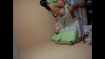 老婆のパンティーと一緒にベッドでクレイジー。MOV