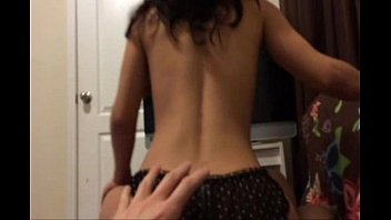 後ろからファックしながらかなり黒い下着とお尻